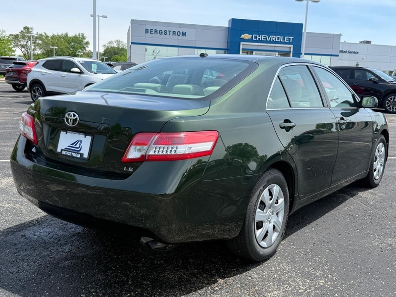 Toyota Camry Vehicle Image 03