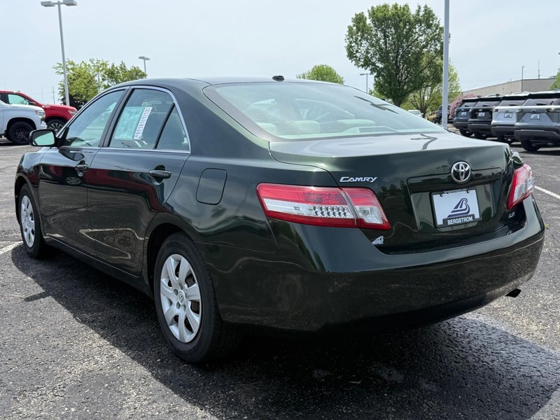 Toyota Camry Vehicle Image 05