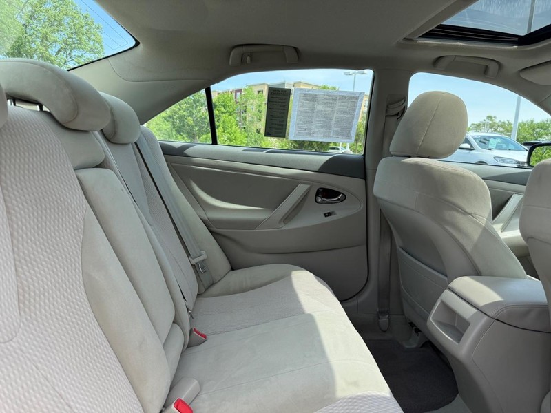 Toyota Camry Vehicle Image 10