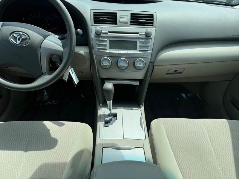 Toyota Camry Vehicle Image 11