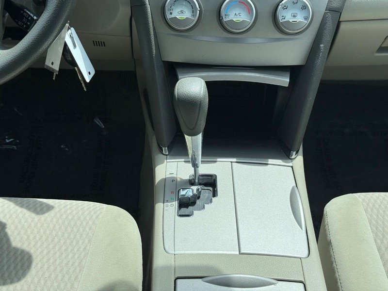 Toyota Camry Vehicle Image 13