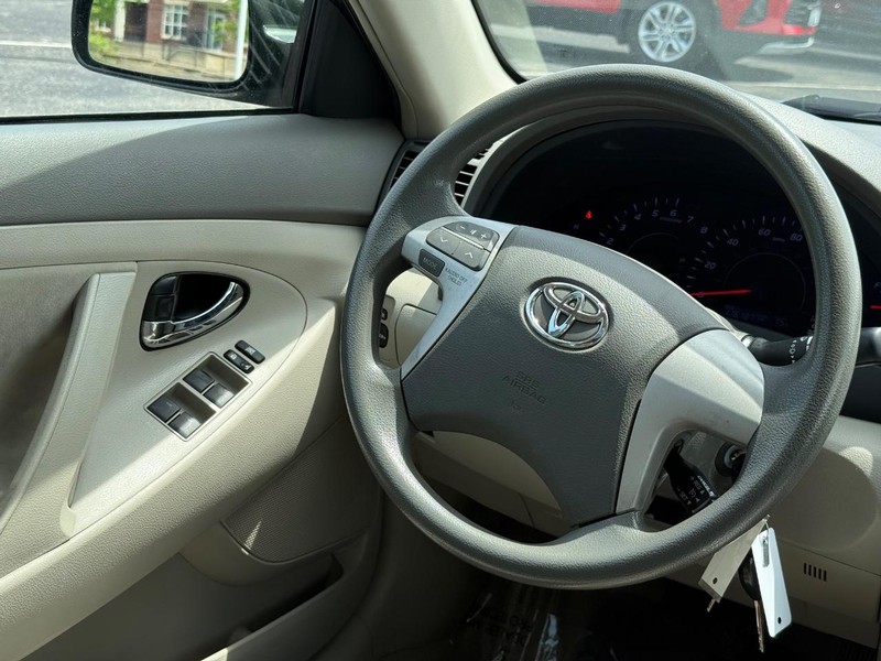 Toyota Camry Vehicle Image 14
