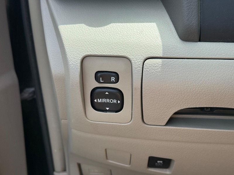 Toyota Camry Vehicle Image 18