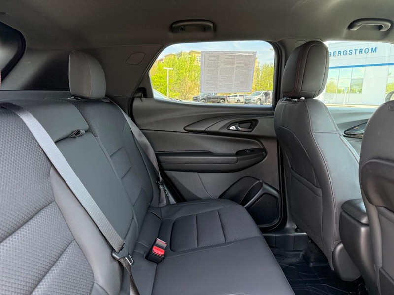 Chevrolet Trailblazer Vehicle Full-screen Gallery Image 11