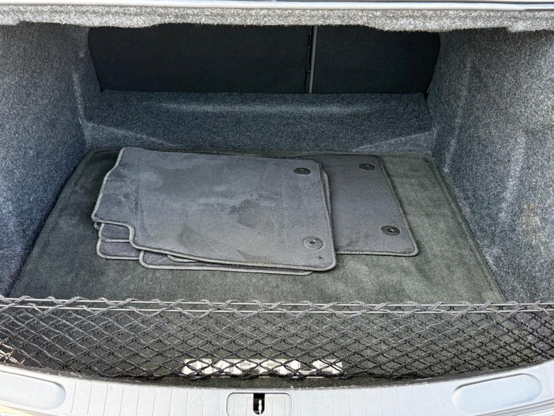 Chevrolet Impala Vehicle Full-screen Gallery Image 05