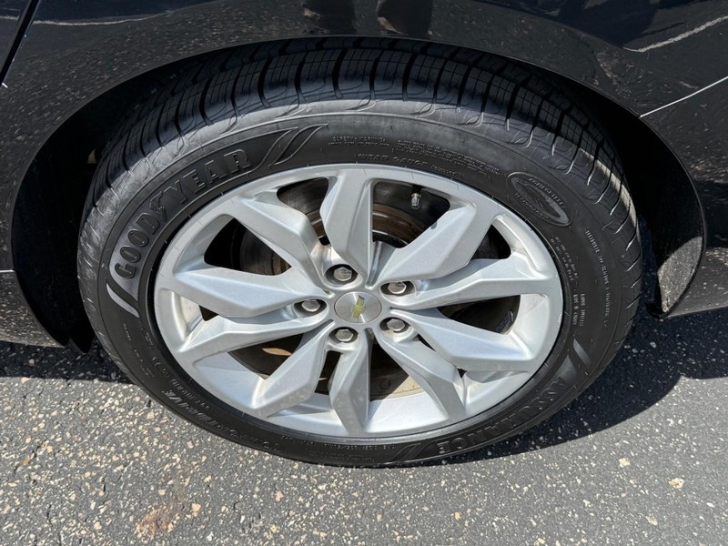 Chevrolet Impala Vehicle Full-screen Gallery Image 07