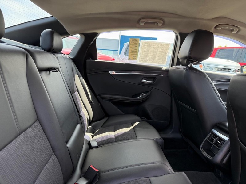 Chevrolet Impala Vehicle Full-screen Gallery Image 10