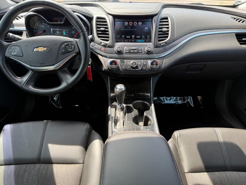 Chevrolet Impala Vehicle Full-screen Gallery Image 11