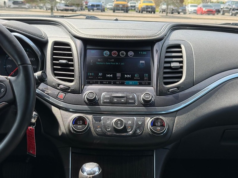 Chevrolet Impala Vehicle Full-screen Gallery Image 12