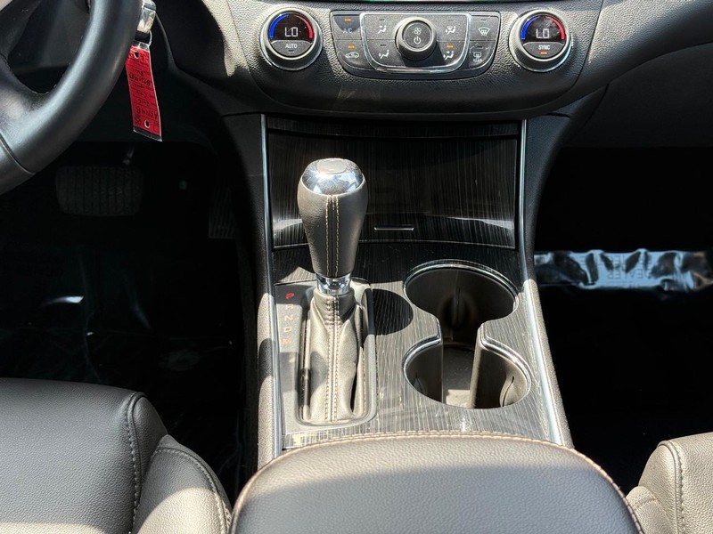 Chevrolet Impala Vehicle Full-screen Gallery Image 13