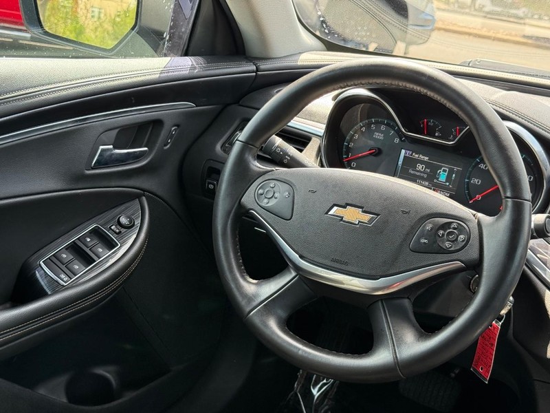 Chevrolet Impala Vehicle Full-screen Gallery Image 14