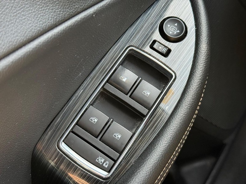 Chevrolet Impala Vehicle Full-screen Gallery Image 21
