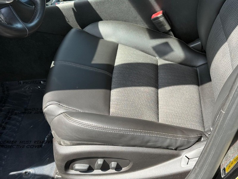 Chevrolet Impala Vehicle Full-screen Gallery Image 22