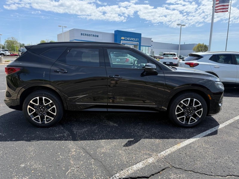 Chevrolet Blazer Vehicle Image 02