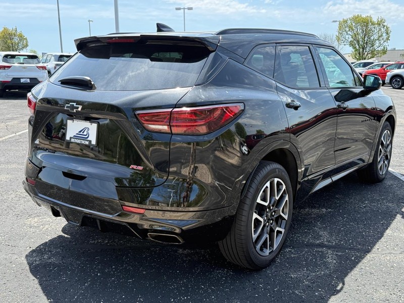 Chevrolet Blazer Vehicle Image 04
