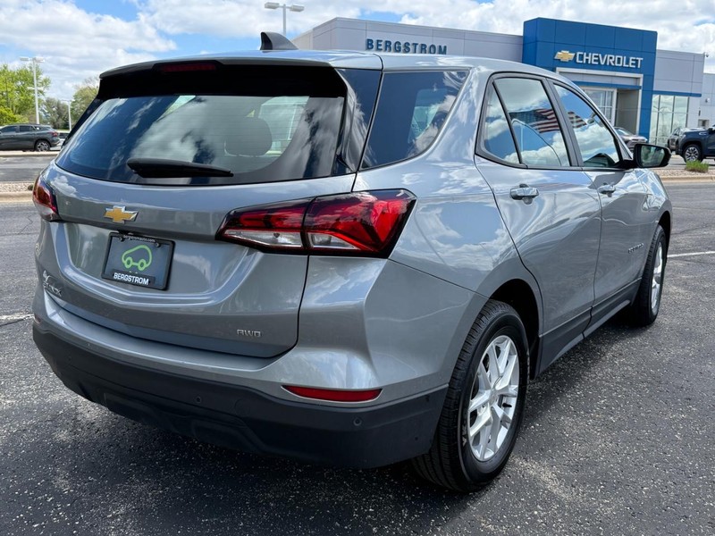 Chevrolet Equinox Vehicle Image 03