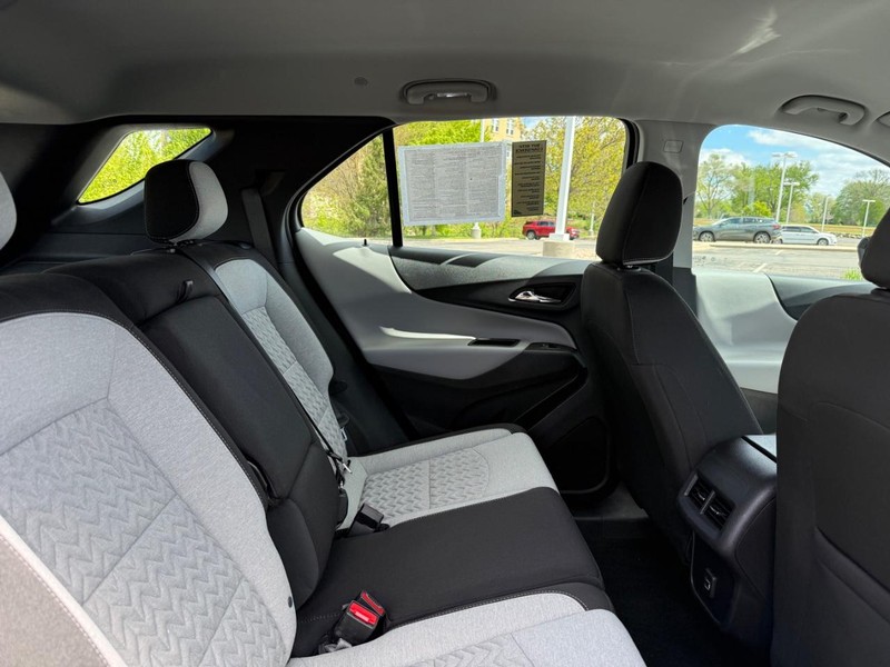 Chevrolet Equinox Vehicle Image 10