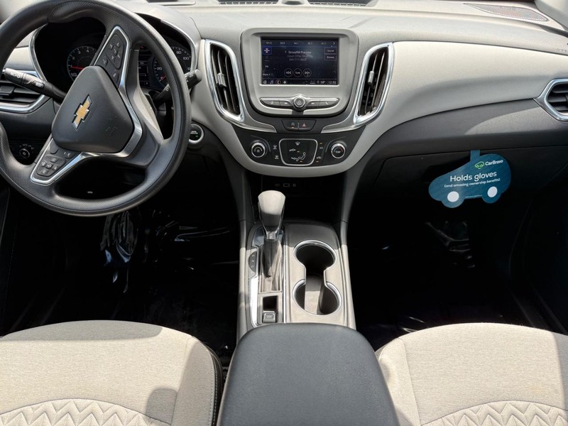 Chevrolet Equinox Vehicle Image 11