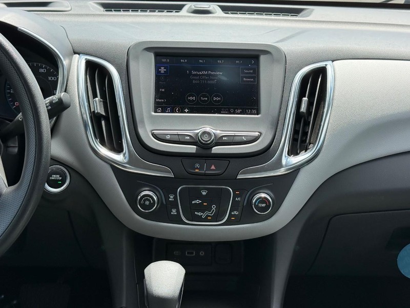Chevrolet Equinox Vehicle Image 12