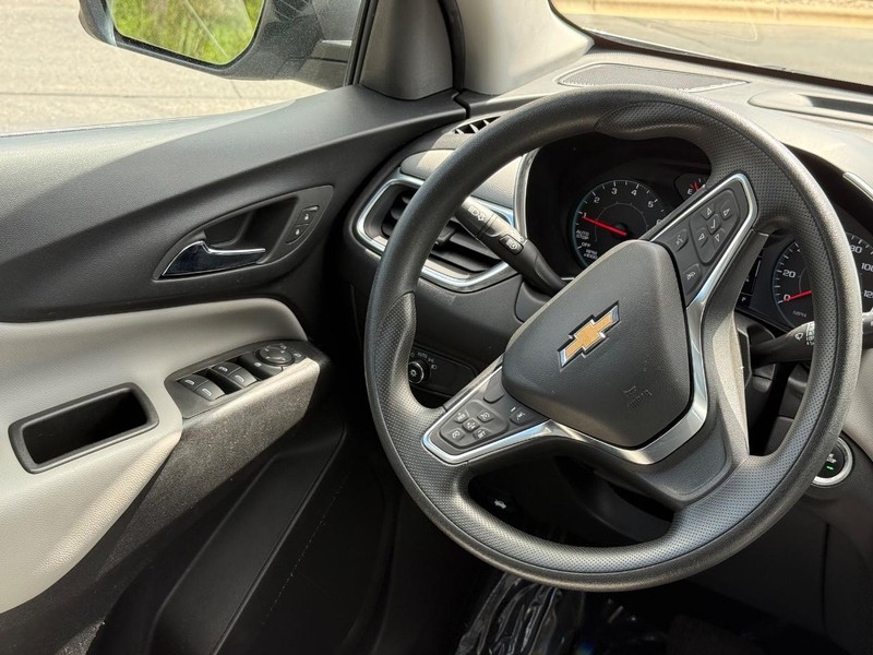 Chevrolet Equinox Vehicle Image 14