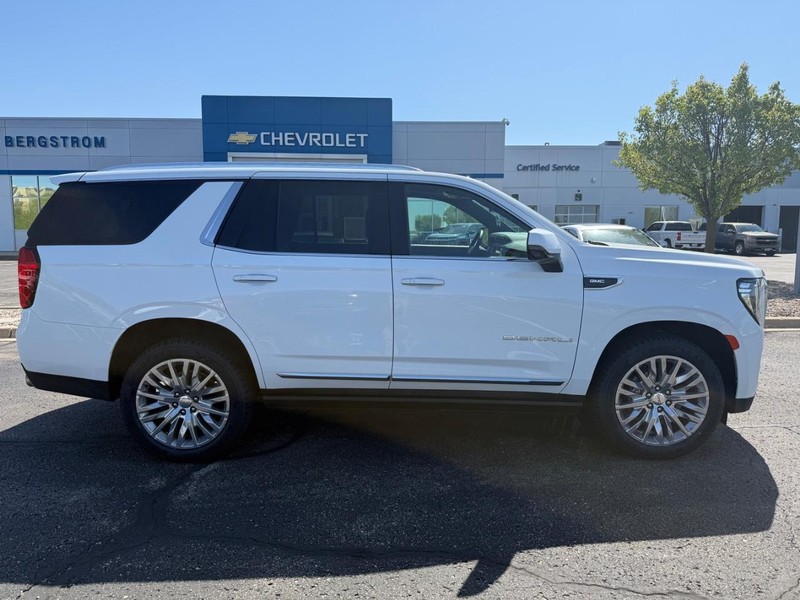 GMC Yukon Vehicle Image 02