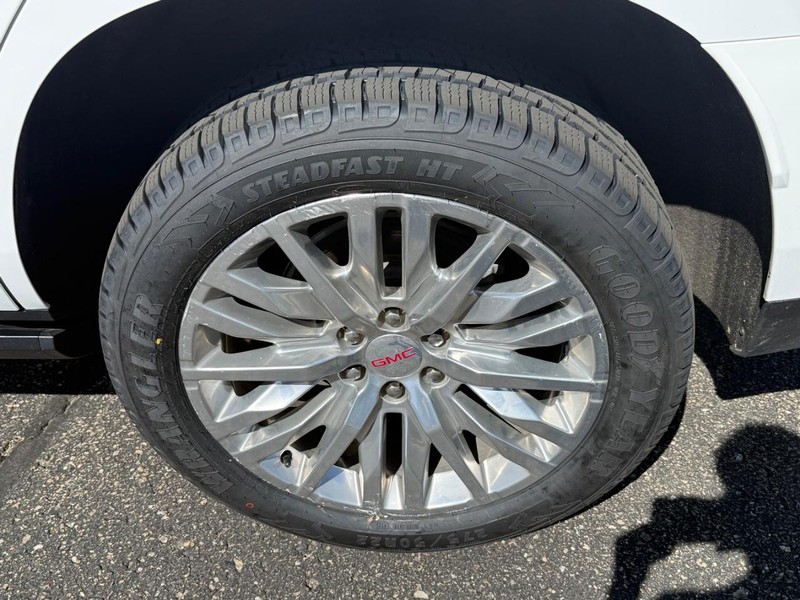 GMC Yukon Vehicle Image 07