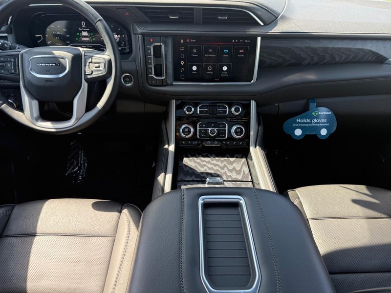 GMC Yukon Vehicle Image 11