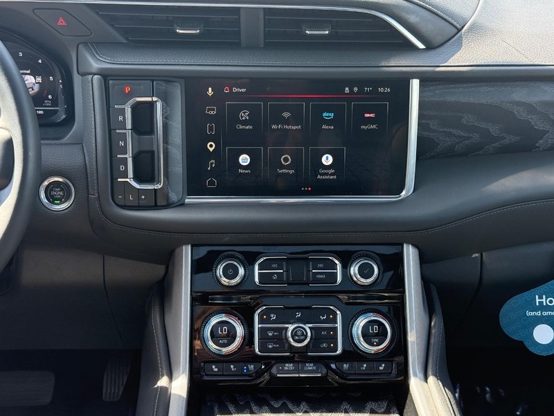 GMC Yukon Vehicle Image 12