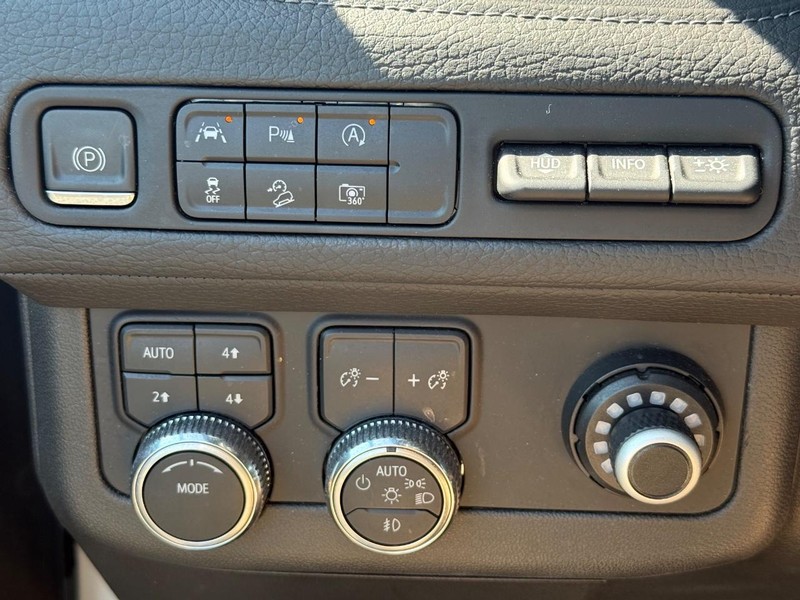 GMC Yukon Vehicle Image 16