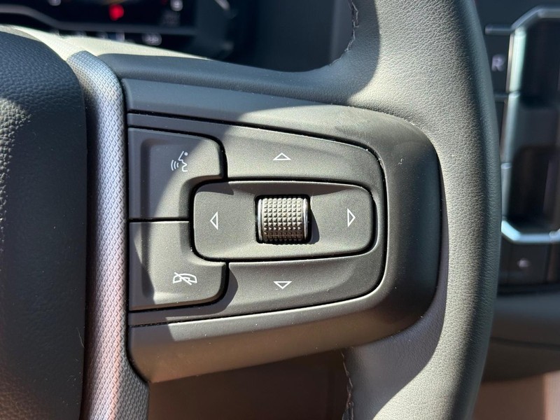GMC Yukon Vehicle Image 18