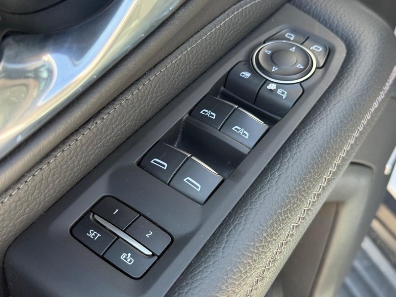 GMC Yukon Vehicle Image 22