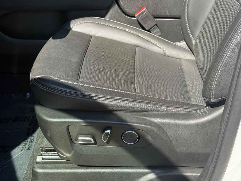 GMC Yukon Vehicle Image 23