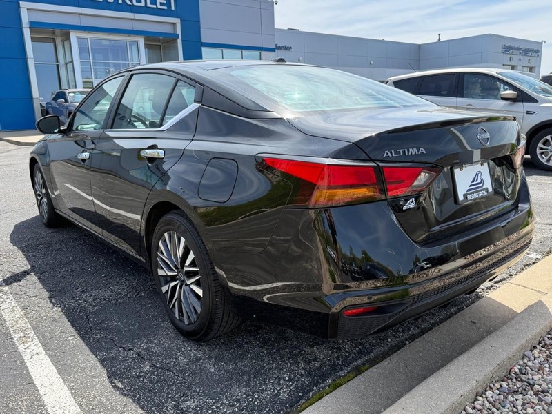 Nissan Altima Vehicle Image 05