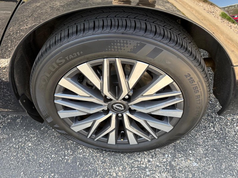 Nissan Altima Vehicle Image 06