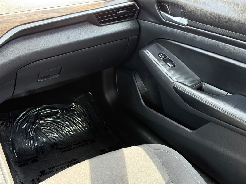 Nissan Altima Vehicle Image 14