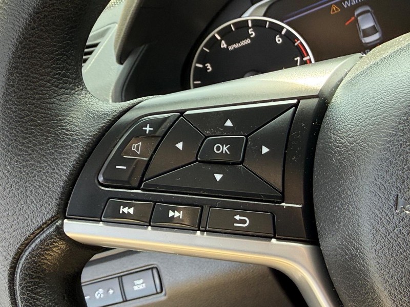 Nissan Altima Vehicle Image 15