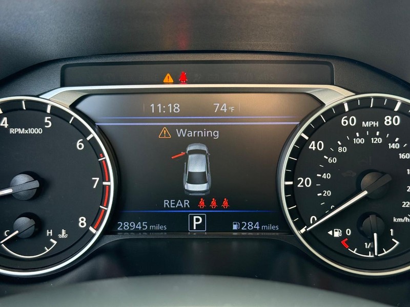 Nissan Altima Vehicle Image 17