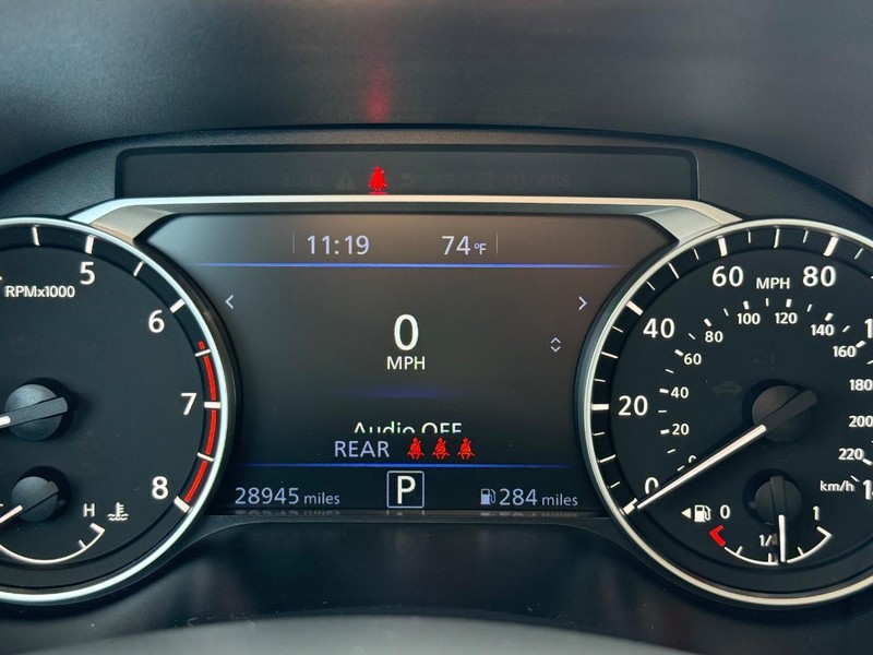Nissan Altima Vehicle Image 18
