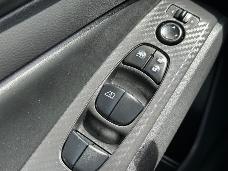 Nissan Altima Vehicle Image 20