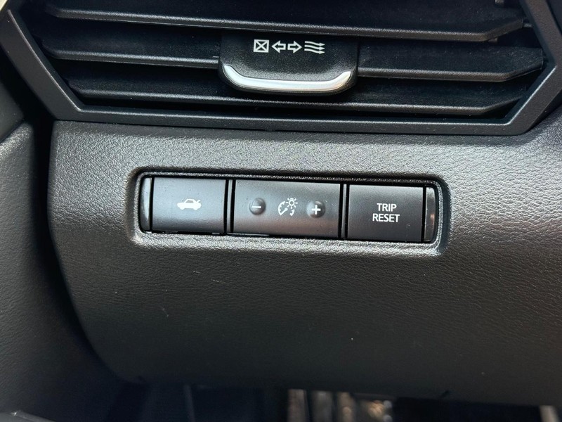 Nissan Altima Vehicle Image 21