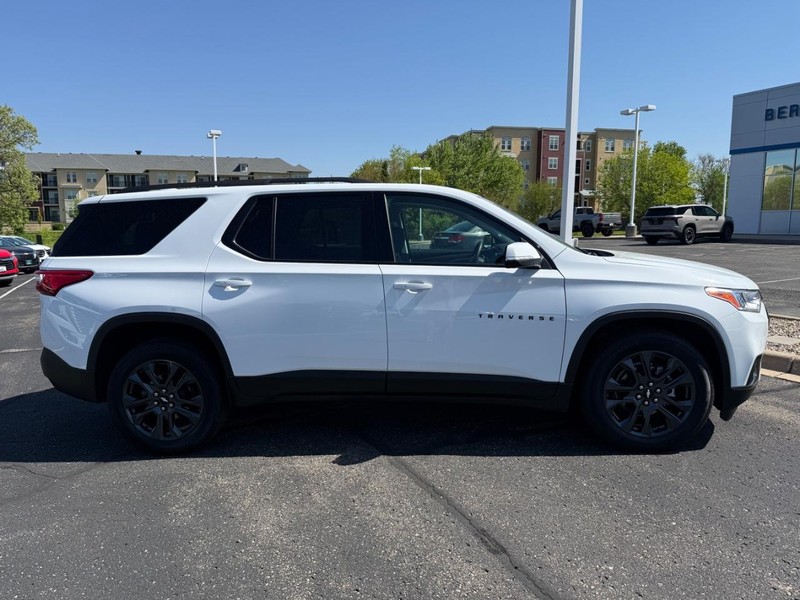 Chevrolet Traverse Vehicle Image 02