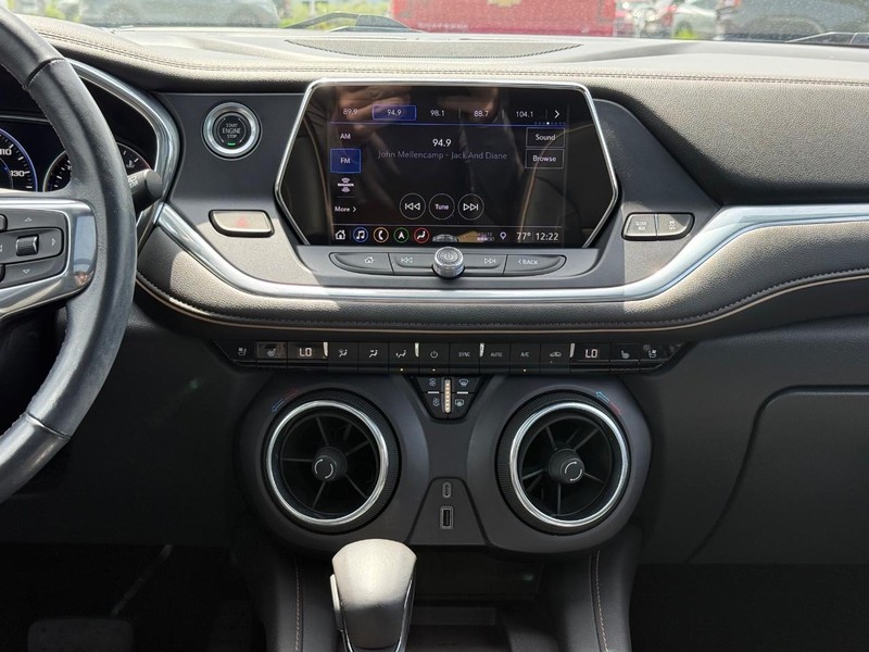 Chevrolet Blazer Vehicle Image 12