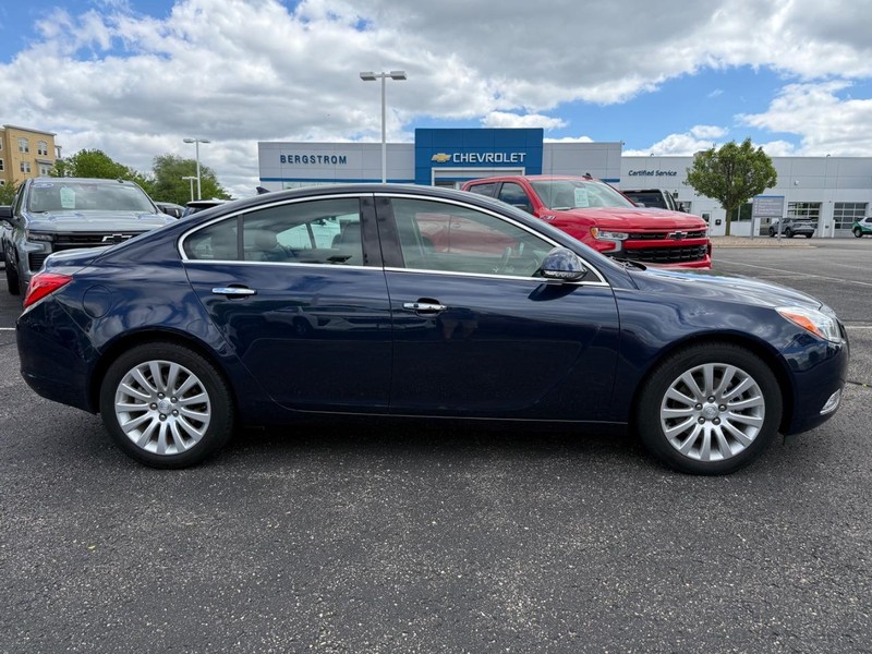 Buick Regal Vehicle Full-screen Gallery Image 02