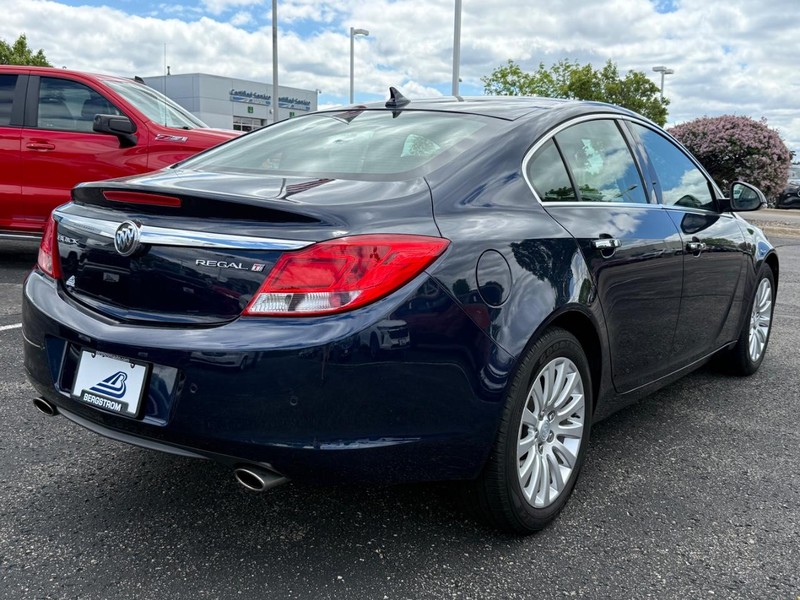 Buick Regal Vehicle Full-screen Gallery Image 03