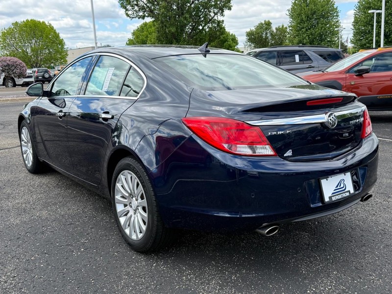 Buick Regal Vehicle Full-screen Gallery Image 06