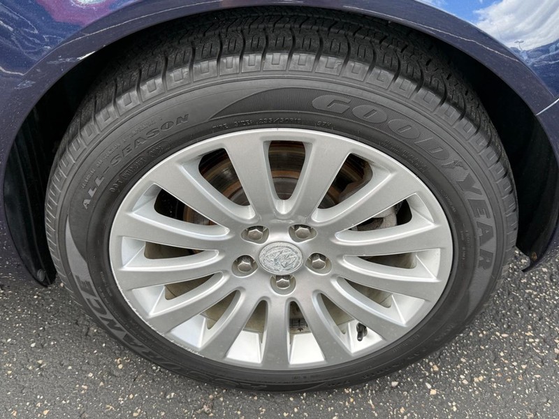 Buick Regal Vehicle Full-screen Gallery Image 07