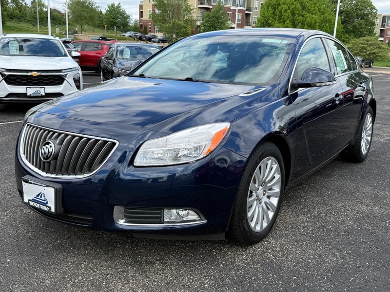Buick Regal Vehicle Full-screen Gallery Image 08