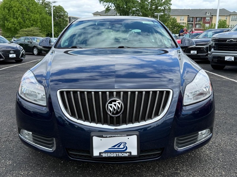 Buick Regal Vehicle Full-screen Gallery Image 09
