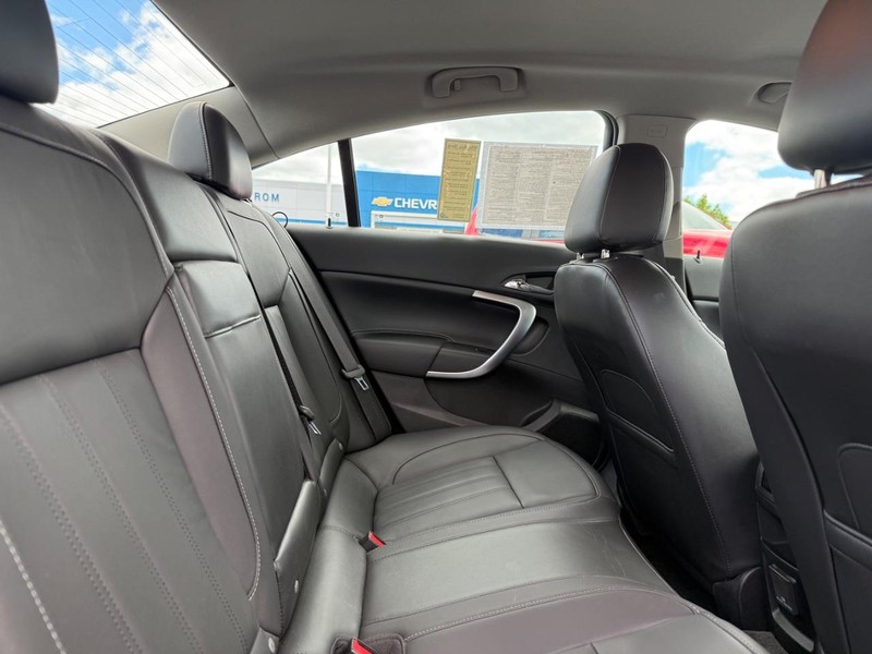 Buick Regal Vehicle Full-screen Gallery Image 10
