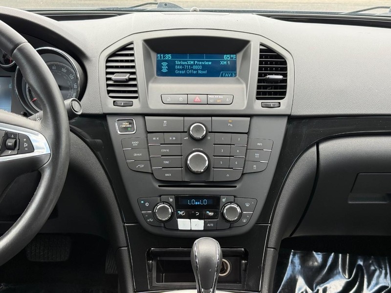 Buick Regal Vehicle Full-screen Gallery Image 12